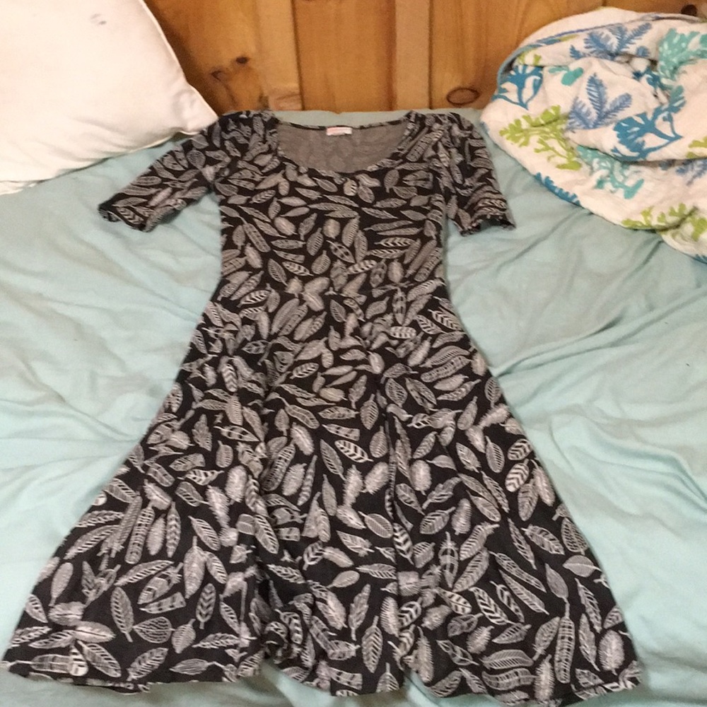i am selling a lula roe dress